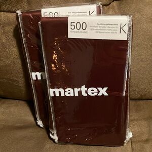 Brand New in package’s (2) 2 pk King 💯 cotton 500 thread count pillowcases. ❤️